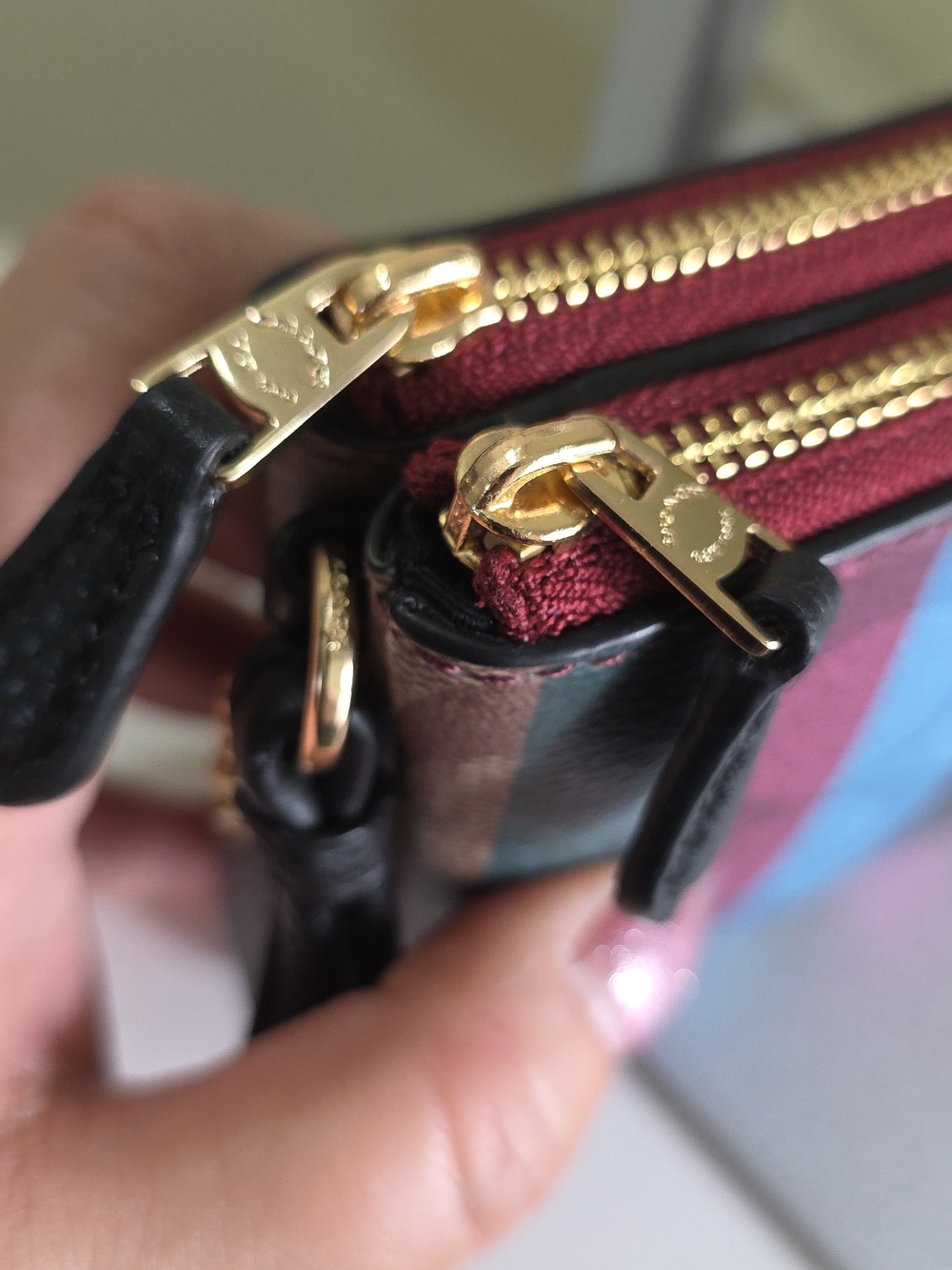 COACH C6022 Multicolor Striped Wristlet with Double Corner Zip Like NEW - Picture 3 of 13